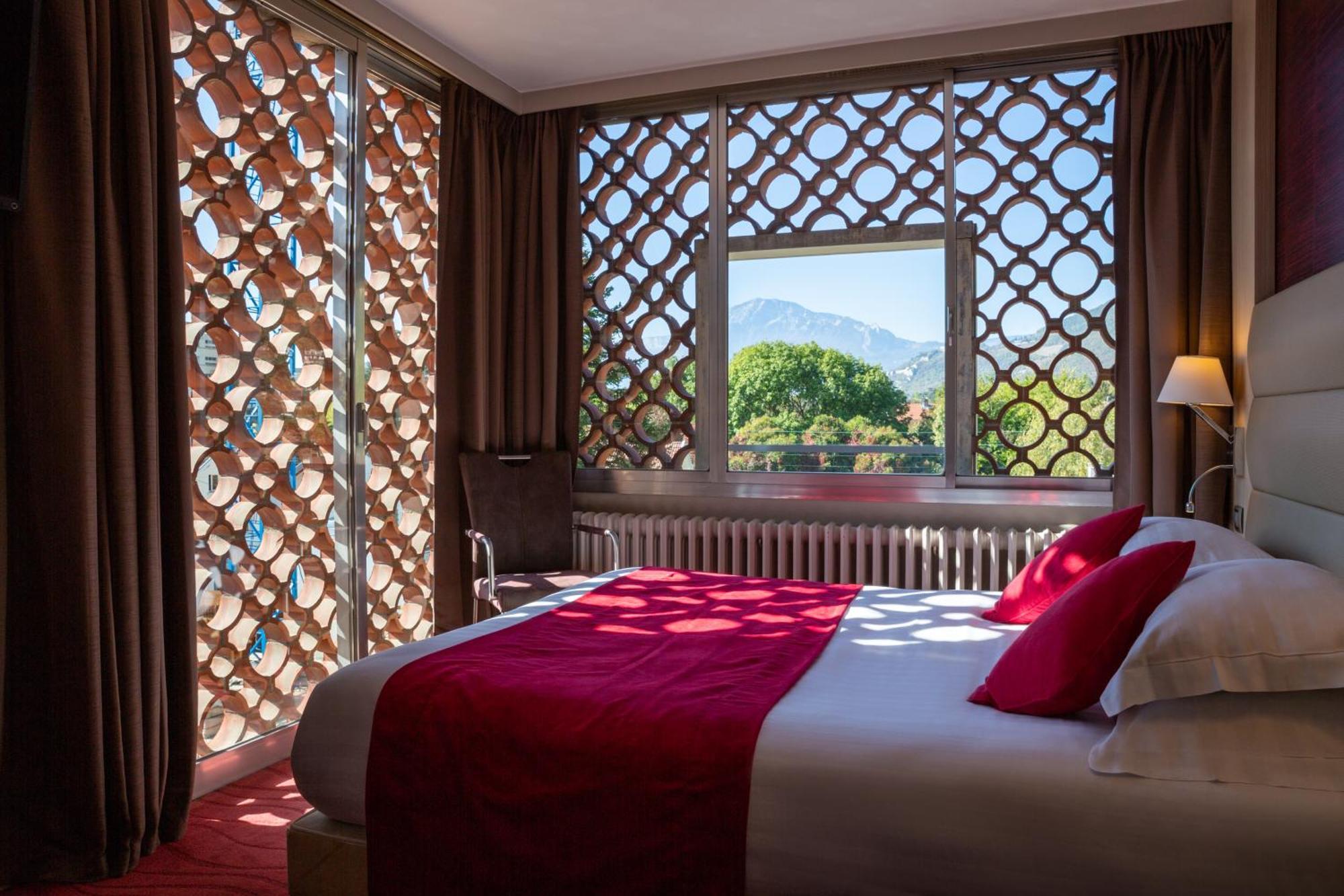Hotel Les Trois Roses, Meylan Grenoble Exterior foto