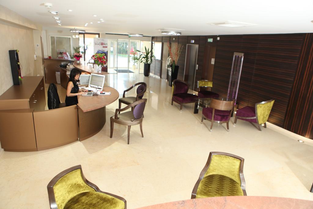 Hotel Les Trois Roses, Meylan Grenoble Exterior foto
