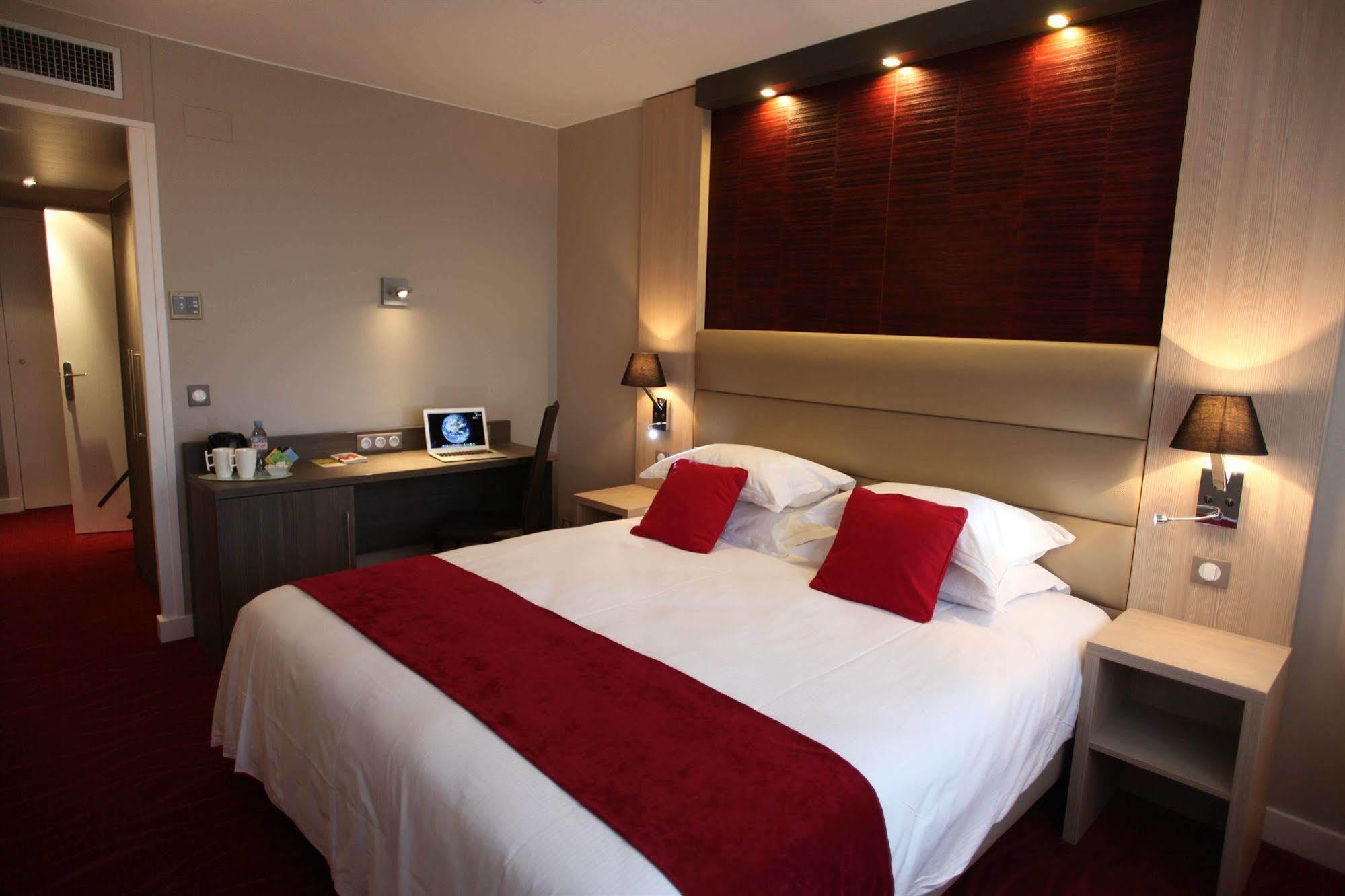 Hotel Les Trois Roses, Meylan Grenoble Exterior foto