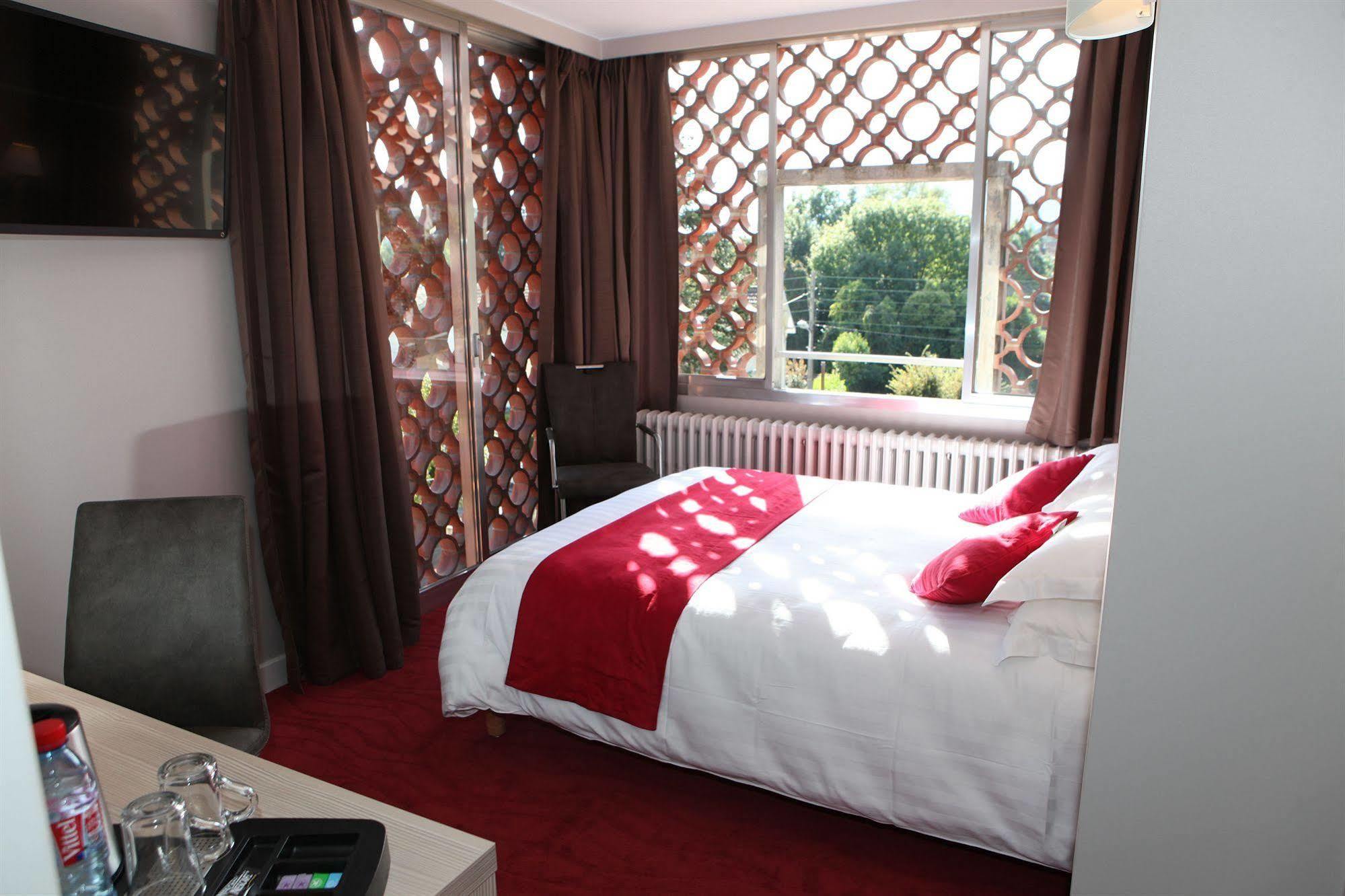Hotel Les Trois Roses, Meylan Grenoble Exterior foto